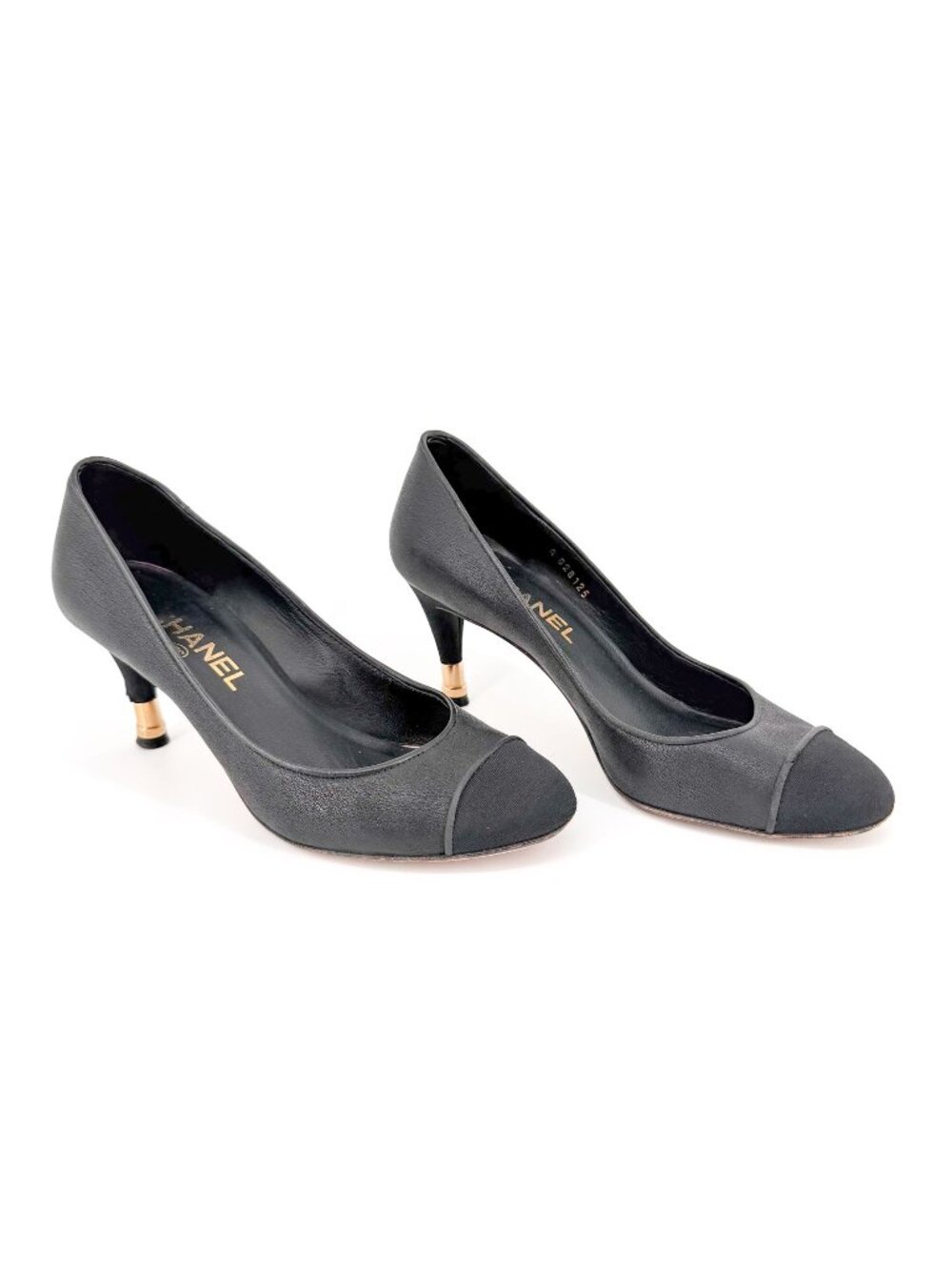 Chanel CC Cap Toe Pumps Heels Black Leather Size 38 US 7-7.5 Women’s